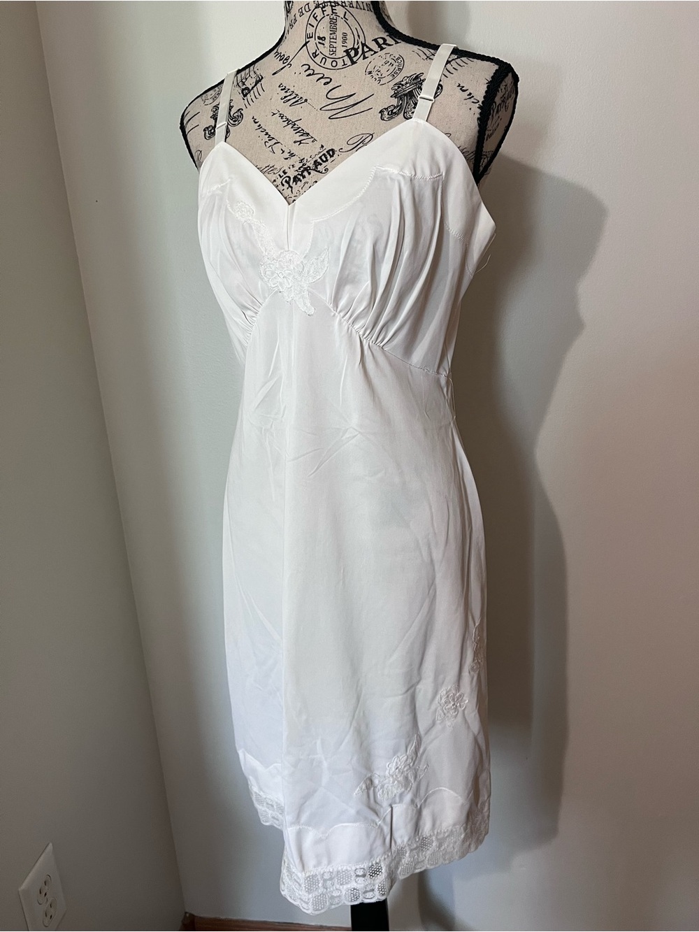 VTG Ivory White Full Slip Dress Floral Lace Embroidered Scallop Medium - Picture 2 of 13